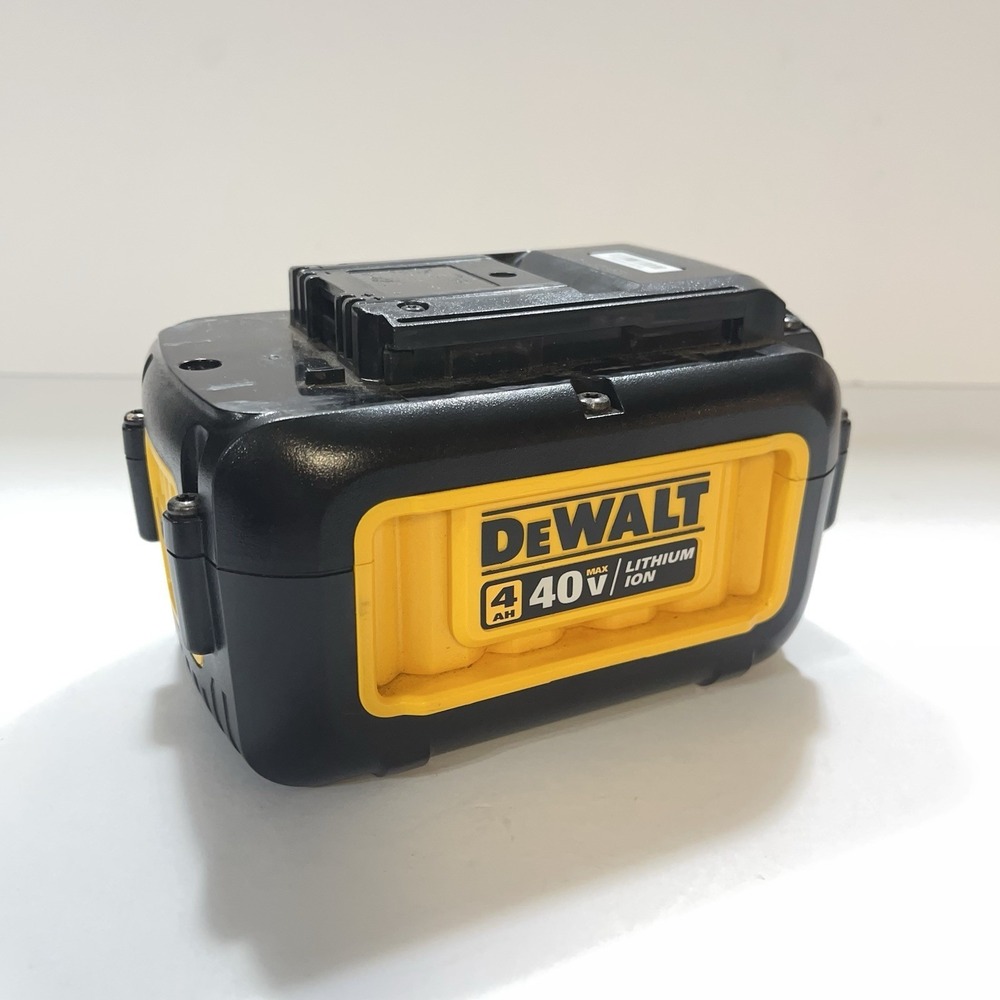 DEWALT DCB404 40V Lithium-Ion Good working condition